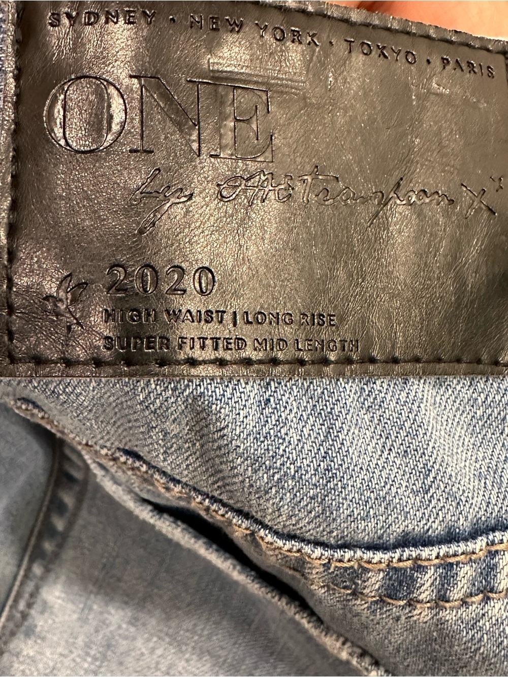 One Teaspoon 2020 MIGH WAIST/ LONG RISE SUPER FITTED MID LEIGTH Sz 29 frayed - Picture 10 of 15